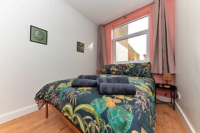 Cottage Near Cleethorpes Beach, No Deposit