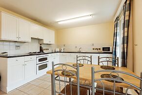 Cottage in Netley Hall With Lush Gardens