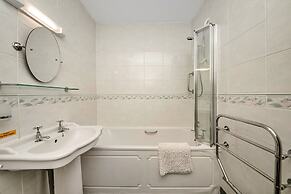 Lodge in Thirsk With Spa & Scenic Trails