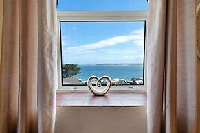 Seaside Apartment With Stunning Views, No Deposit