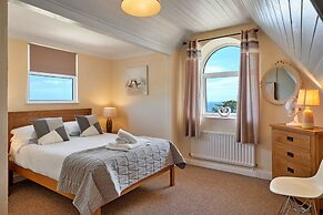 Seaside Apartment With Stunning Views, No Deposit