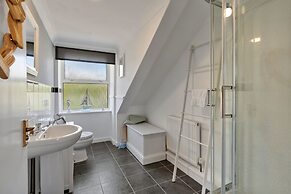Seaside Apartment With Stunning Views, No Deposit