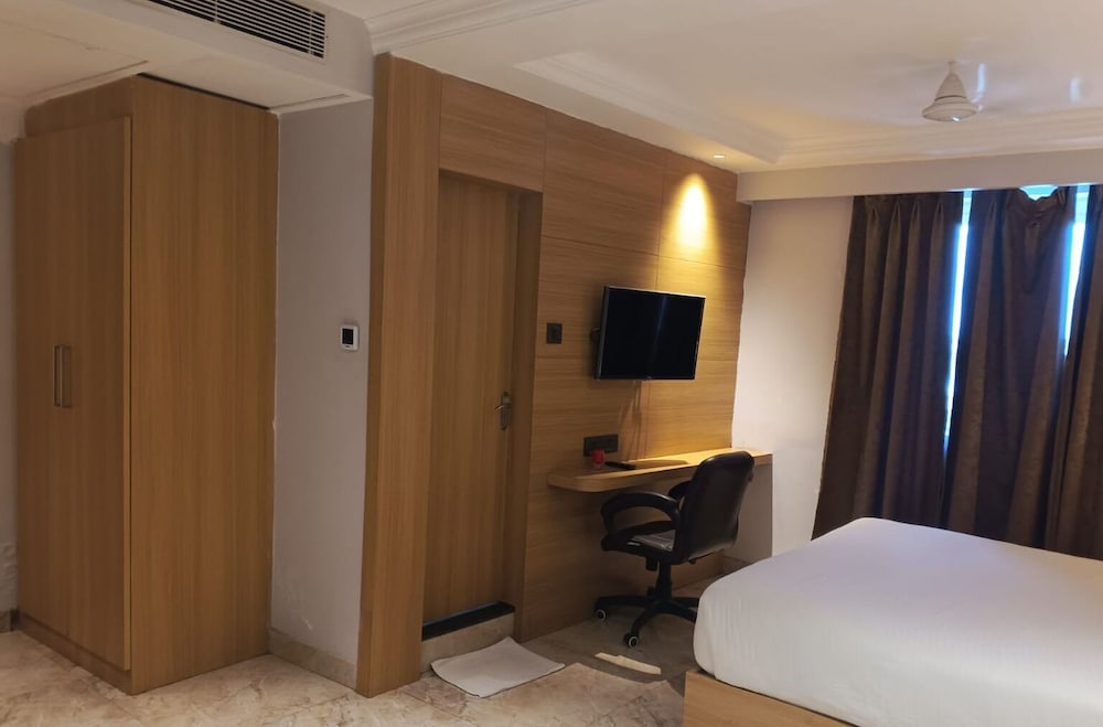 Luxus Inn Hotel