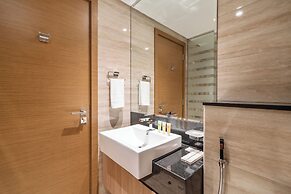 Modern 2BR – Canal-Side Elegance