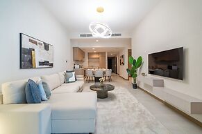 Modern 2BR – Canal-Side Elegance