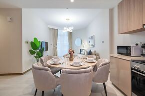 Modern 2BR – Canal-Side Elegance