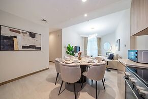 Modern 2BR – Canal-Side Elegance