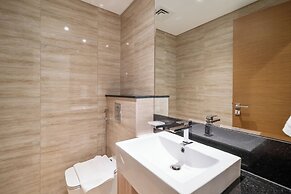 Modern 2BR – Canal-Side Elegance