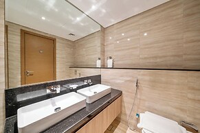 Modern 2BR – Canal-Side Elegance