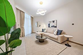 Modern 2BR – Canal-Side Elegance