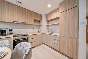 Modern 2BR – Canal-Side Elegance