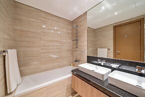 Modern 2BR – Canal-Side Elegance