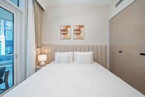 Modern 2BR – Canal-Side Elegance