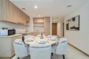 Modern 2BR – Canal-Side Elegance