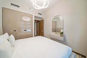 Modern 2BR – Canal-Side Elegance