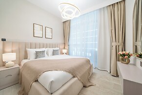 Modern 2BR – Canal-Side Elegance
