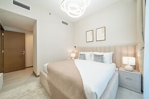 Modern 2BR – Canal-Side Elegance