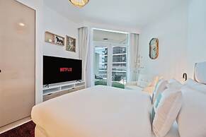 Sophisticated Studio Escape – Luxury Design