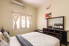 Cedar Wood Villa by Redolive