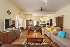 Cedar Wood Villa by Redolive