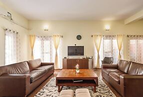 Cedar Wood Villa by Redolive