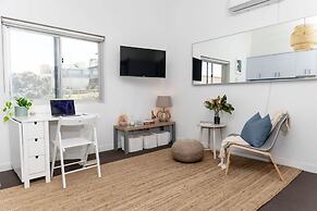 Cozy Beachfront Studio With Aircon