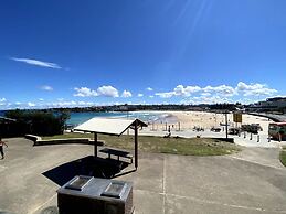 Cozy Beachfront Studio With Aircon