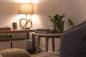 Cozy Beachfront Studio With Aircon