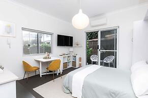 Bright Beachfront Studio With Terrace Aircon