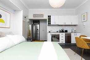 Bright Beachfront Studio With Terrace Aircon