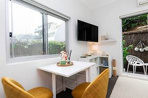 Bright Beachfront Studio With Terrace Aircon