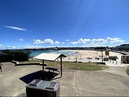 Bright Beachfront Studio With Terrace Aircon