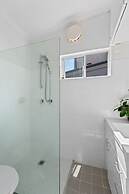 Peaceful 2 Bedroom With Private Backyard and BBQ