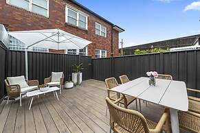 Peaceful 2 Bedroom With Private Backyard and BBQ