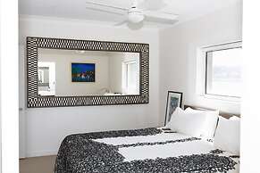 Ocean View Luxury 3 Bedroom Home With Balcony
