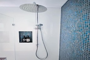 Ocean View Luxury 3 Bedroom Home With Balcony