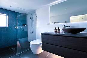 Ocean View Luxury 3 Bedroom Home With Balcony