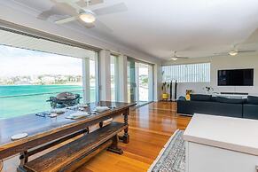 Ocean View Luxury 3 Bedroom Home With Balcony