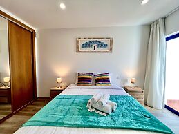 Vilamoura Design 2 by Homing
