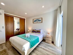 Vilamoura Design 2 by Homing
