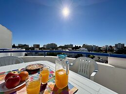 Vilamoura Design 2 by Homing