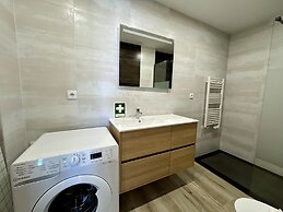 Vilamoura Design 2 by Homing