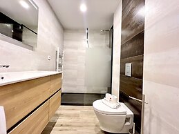 Vilamoura Design 2 by Homing