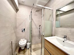 Vilamoura Design 2 by Homing