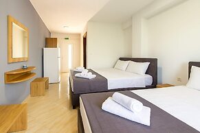 Aigli Garden Getaway, Steps From Vrasna Beach