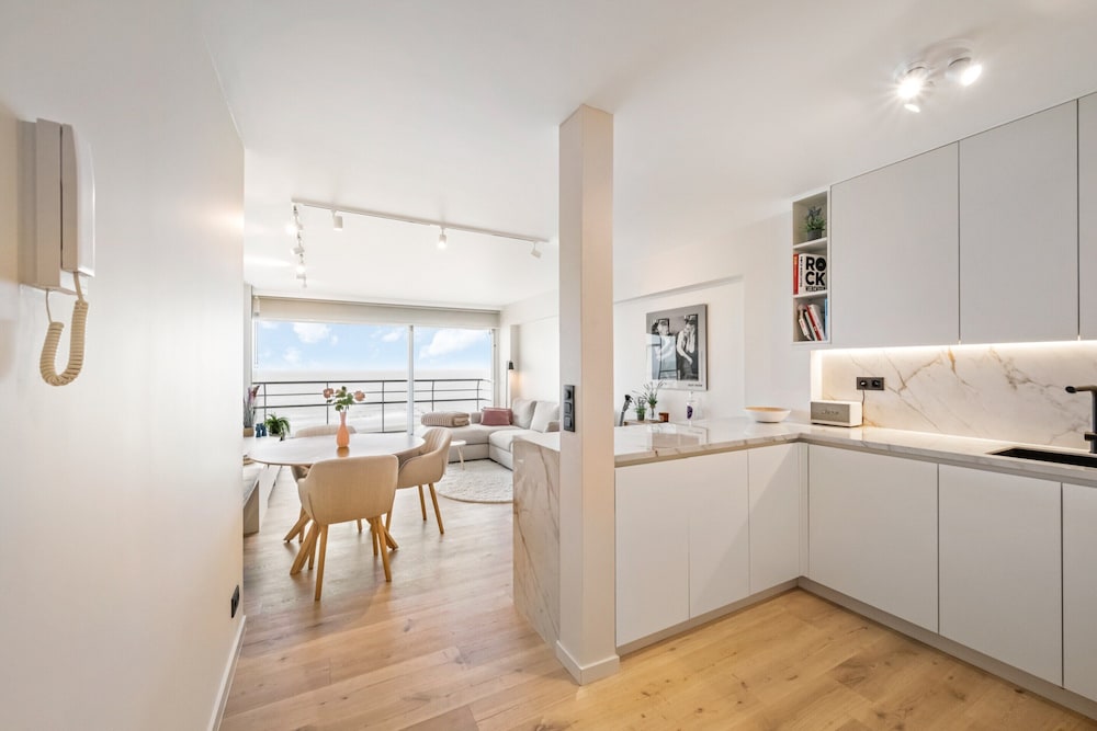 Luxury Sea View Apartment