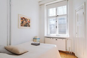 Vintage 1BR Apt in Kamppi