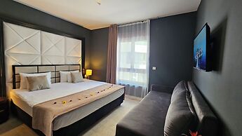 Royalis Suites Rafailovici - Beachfront Sea View Apartments