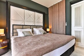 Royalis Suites Rafailovici - Beachfront Sea View Apartments