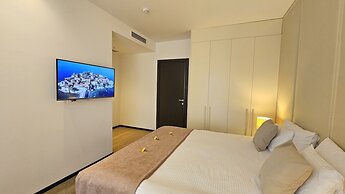 Royalis Suites Rafailovici - Beachfront Sea View Apartments